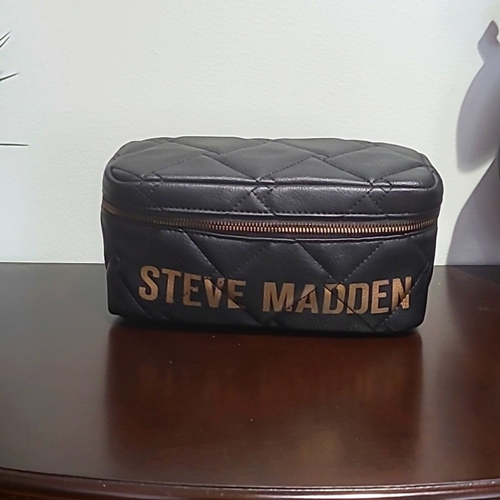 Cosmetic case